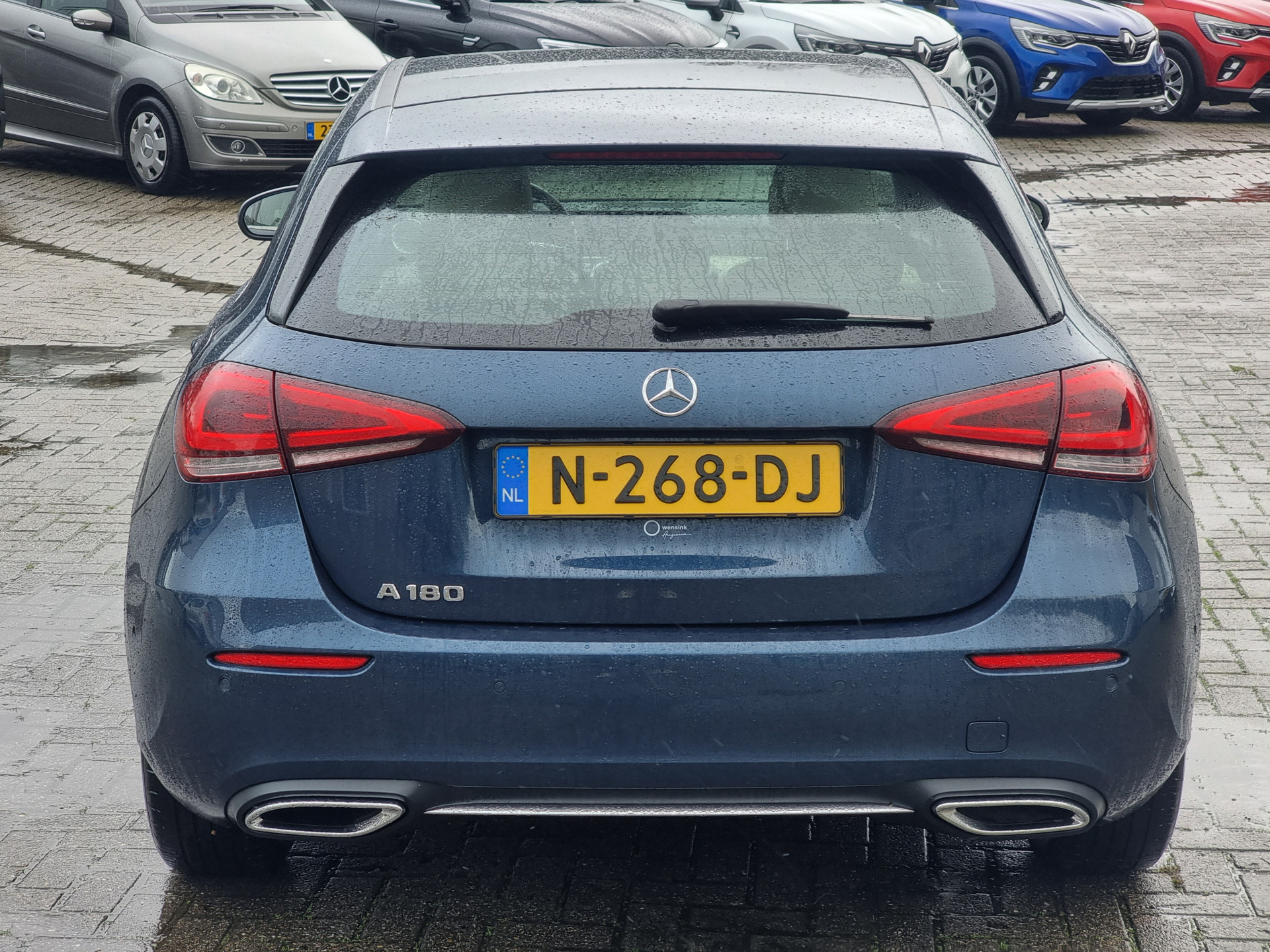 48678412-6.jpg